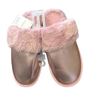 Auden Pink Faux Fur Slippers NWT Size 9/10